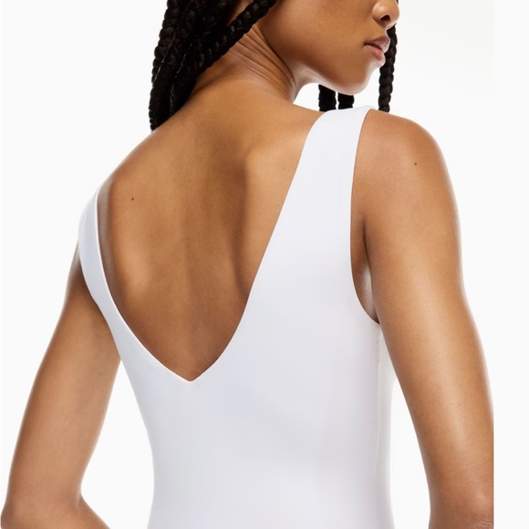 NWT Babaton aritzia v neck contour bodysuit white small - Picture 2 of 5